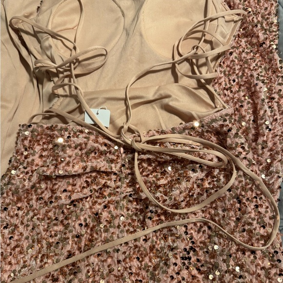 💛💛 Kalinnu Gold Sequin Prom Dress Size Medium - Picture 6 of 8